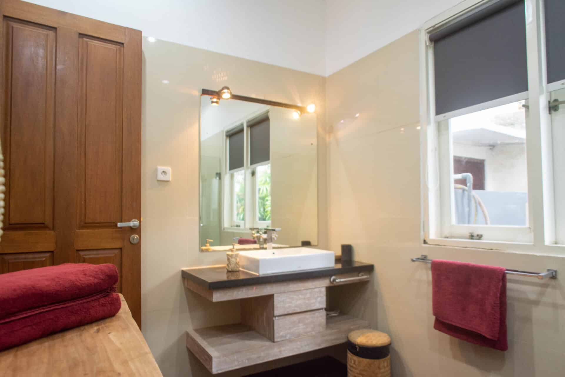 5-Bedroom Villa in Central Seminyak walking distance to the Beach — image 19