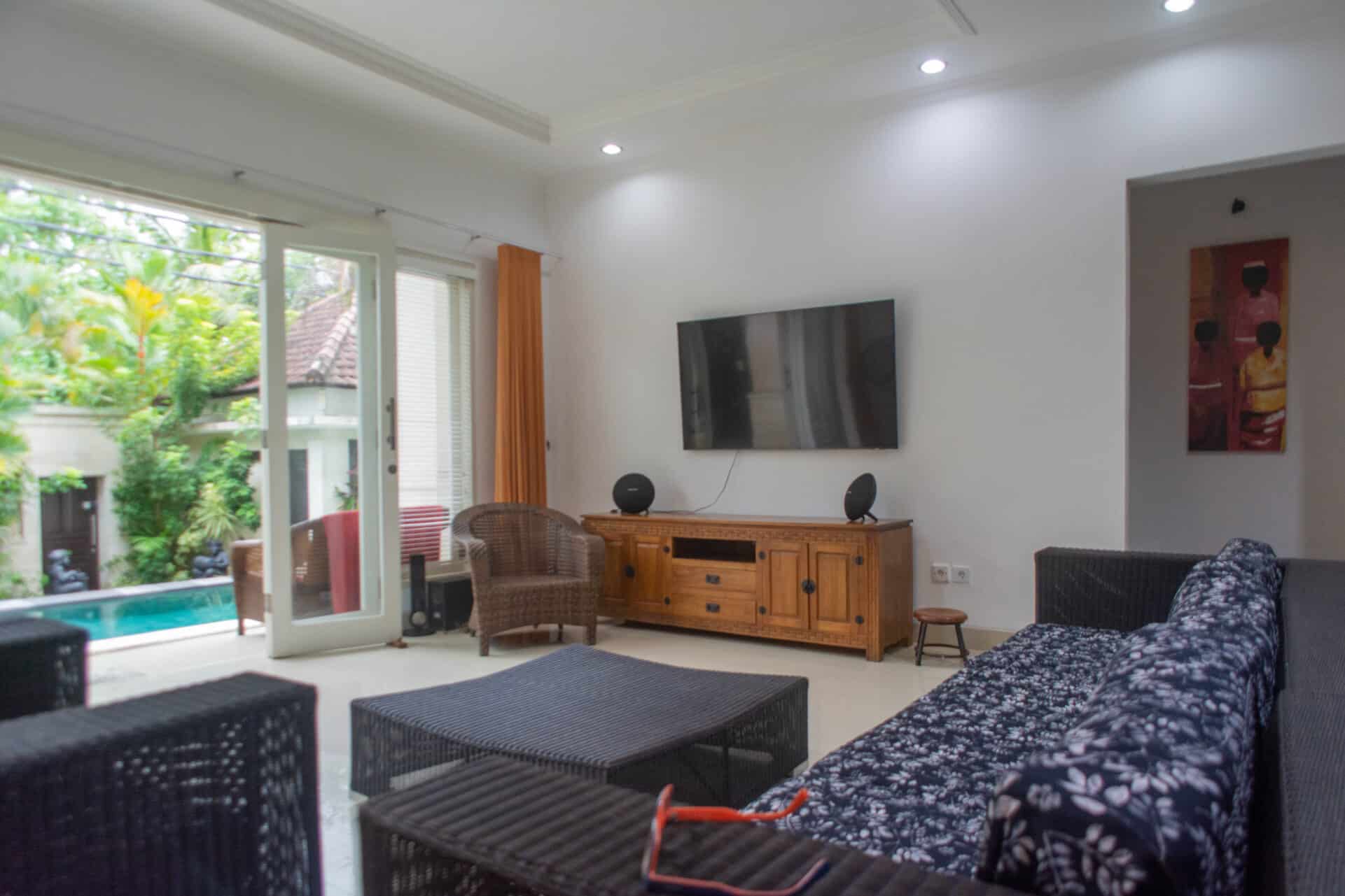 5-Bedroom Villa in Central Seminyak walking distance to the Beach — image 9