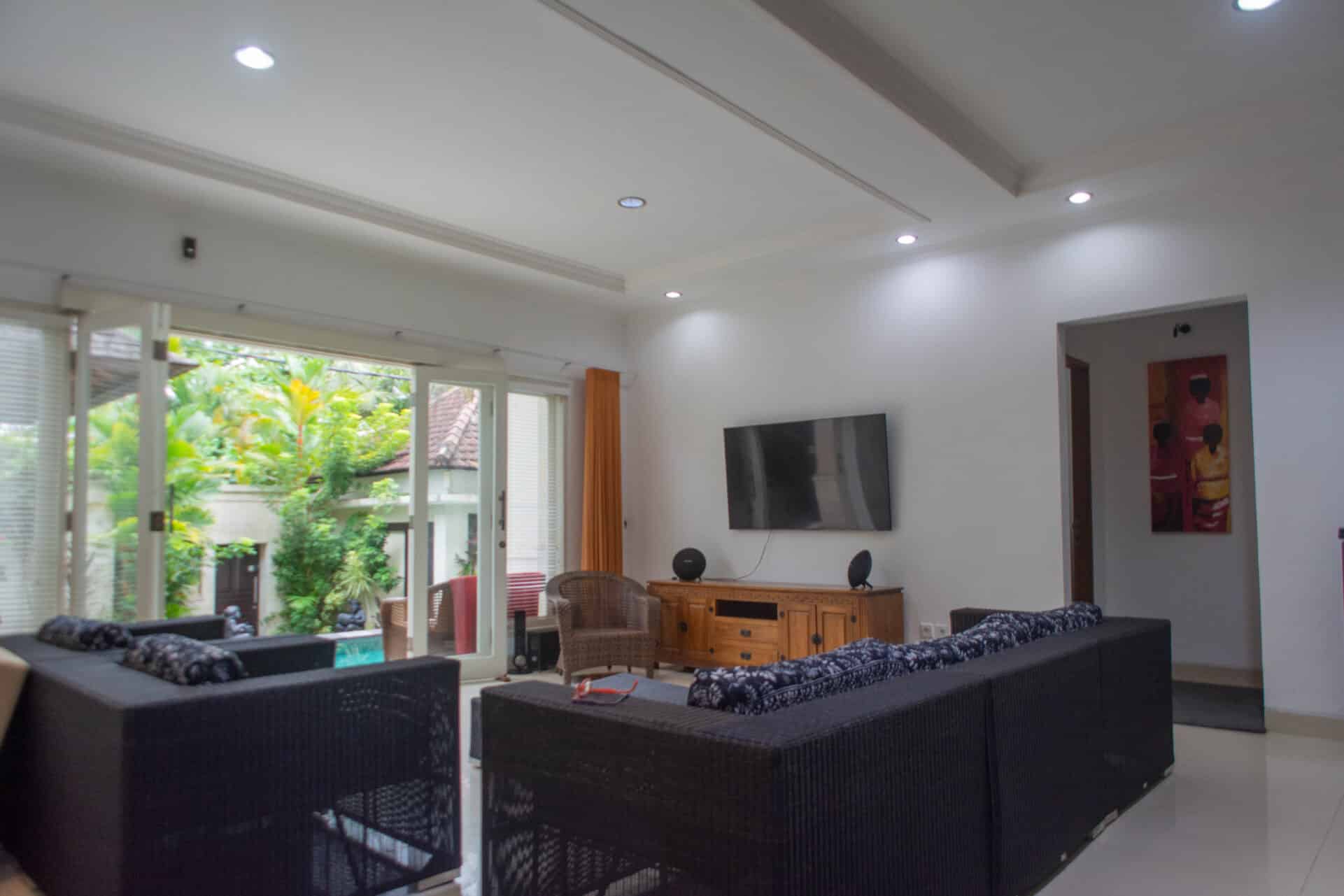 5-Bedroom Villa in Central Seminyak walking distance to the Beach — image 7