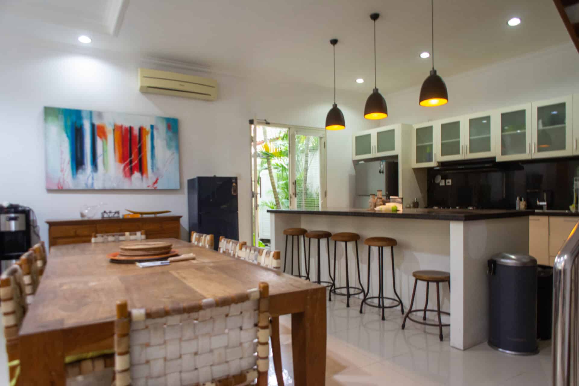 5-Bedroom Villa in Central Seminyak walking distance to the Beach — image 12