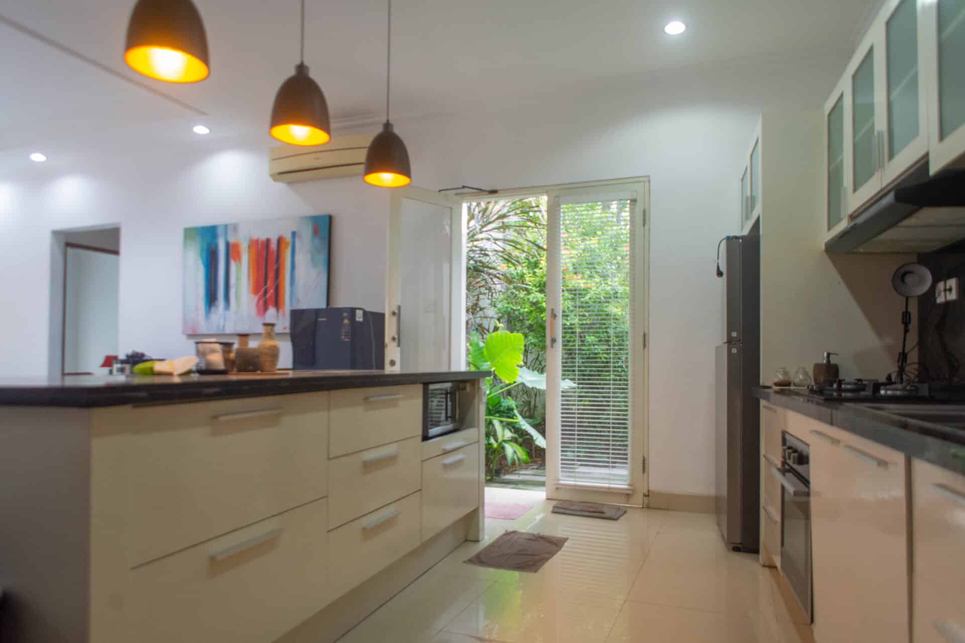 5-Bedroom Villa in Central Seminyak walking distance to the Beach — image 10