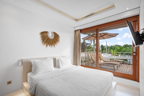 1BR Suite w/ Sunset Poolside Deck & Sunken Sofa in Canggu, Bali — image 2