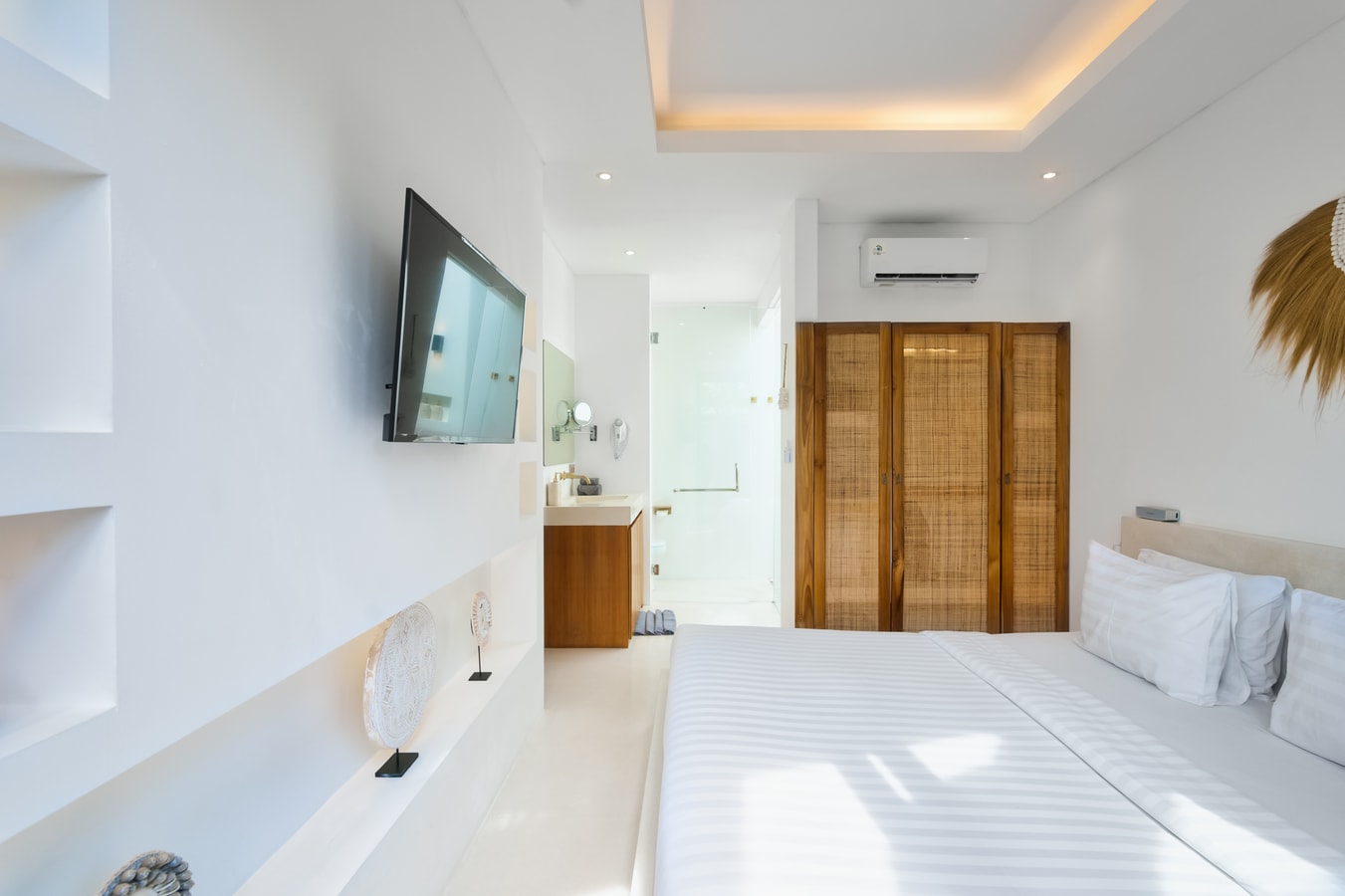 Luxury Canggu 1BR Suite | Sunkissed Pool & Sofabed in Canggu, Bali — image 9