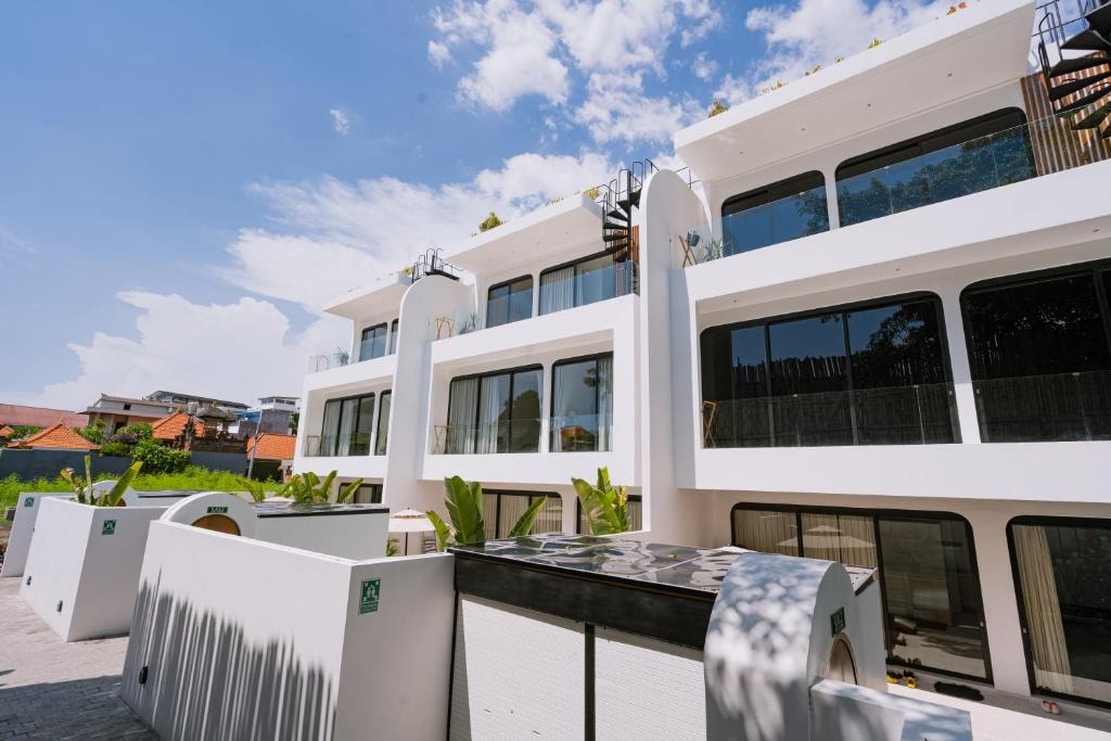 3BR Seaside Villa with Pool & Panoramic Views in Canggu, Bali