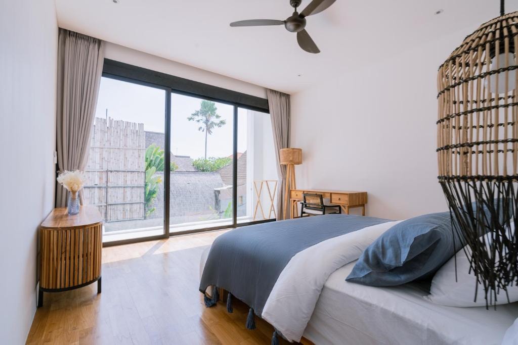 3BR Seaside Villa with Pool & Panoramic Views in Canggu, Bali — image 5