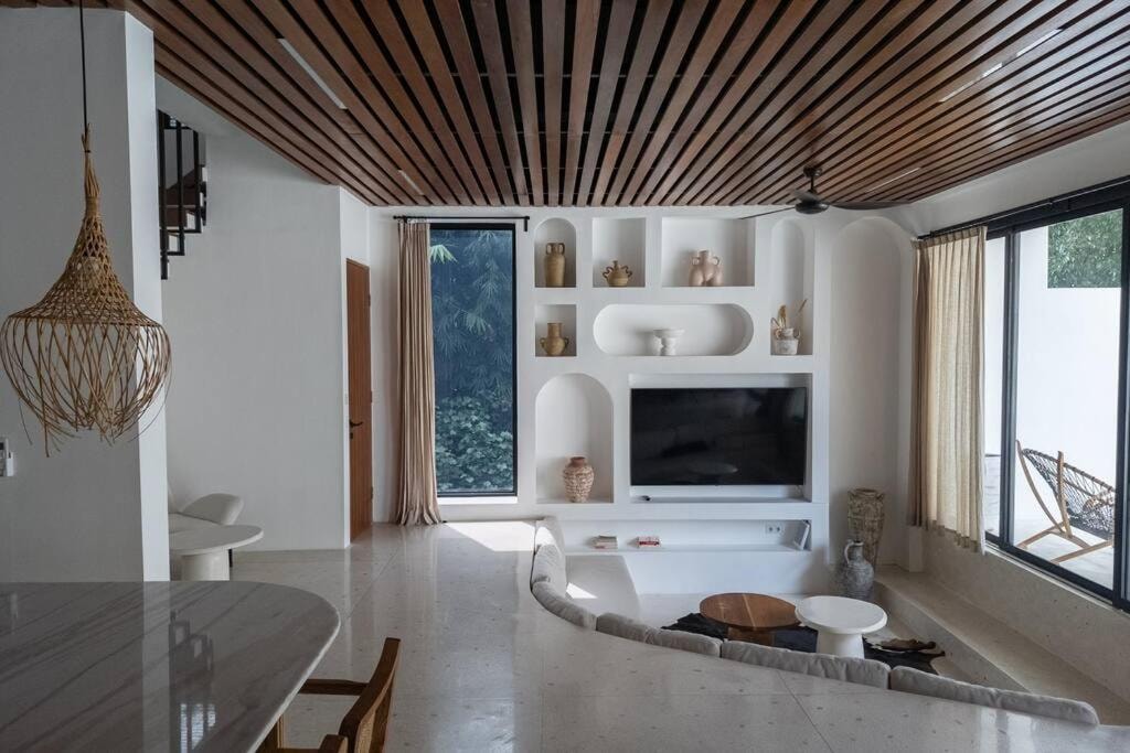 3BR Ocean Breeze Getaway w/ Private Pool & Rooftop in Canggu, Bali