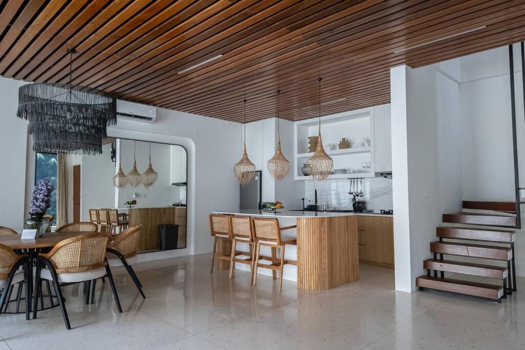 3BR Ocean Breeze Getaway w/ Private Pool & Rooftop in Canggu, Bali — image 9
