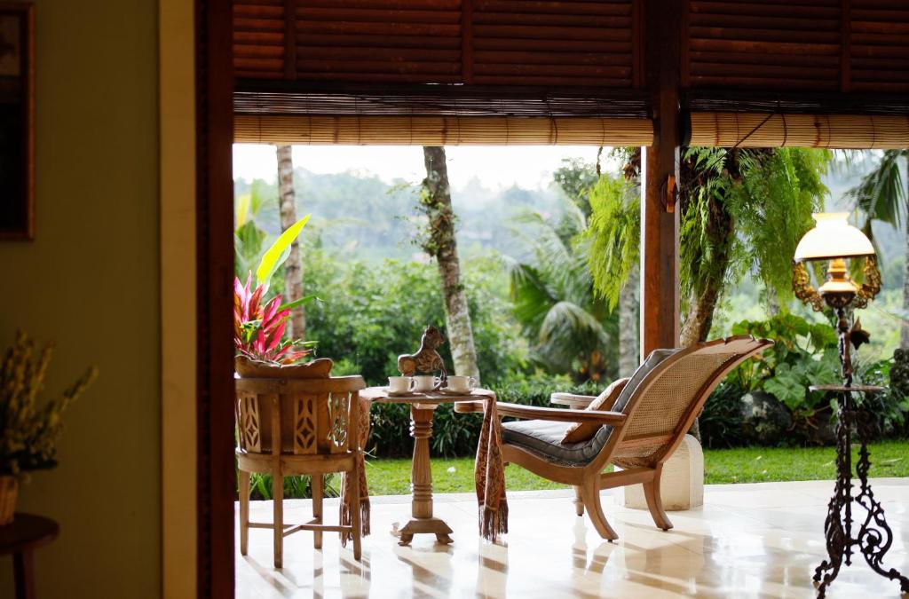 Family Pool Sanctuary 3 Bedroom Private Villa in Ubud — image 11