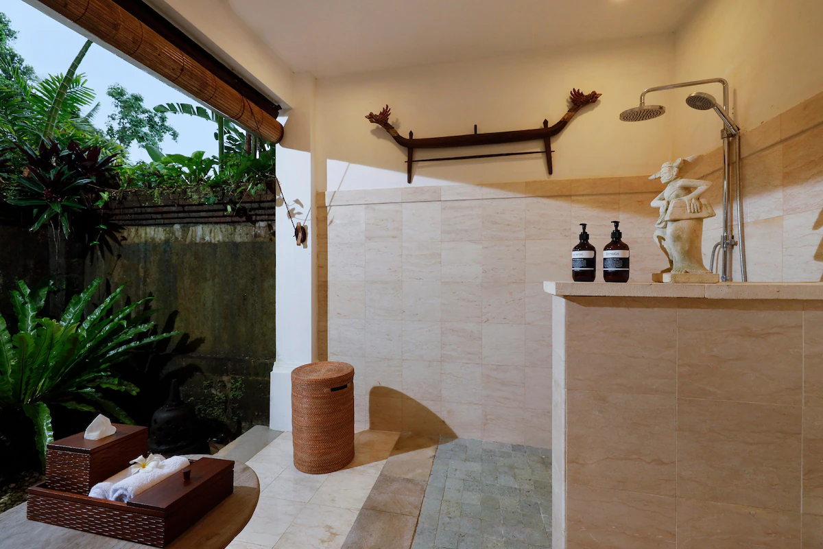 Traditional Infinity Sanctuary 3 Bedroom Private Villa in Ubud — image 6