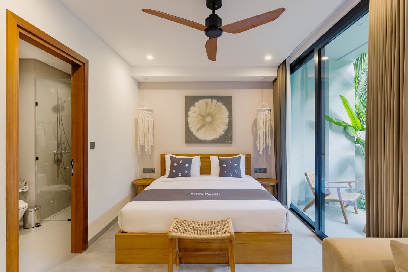 Suite with Bathtub & Garden in Canggu, Bali — image 3