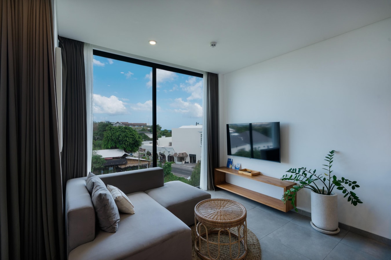 SM 408 - Studio with Ocean-View Balcony, Canggu in Canggu, Bali — image 5
