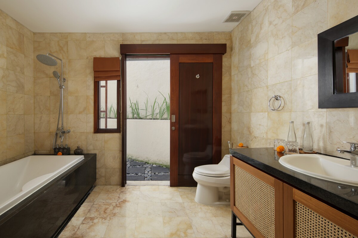 Homely Surf Sanctuary 3 Bedroom Private Villa in Canggu — image 1
