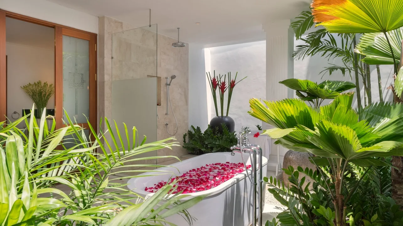 6-Bedroom Luxury Villa in Seminyak – BVI4514 — image 14