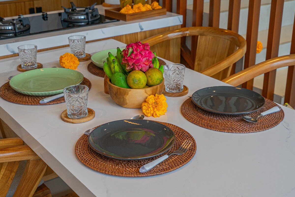 Walkable Hotspot Haven 3 Bedroom Private Villa in Canggu — image 9