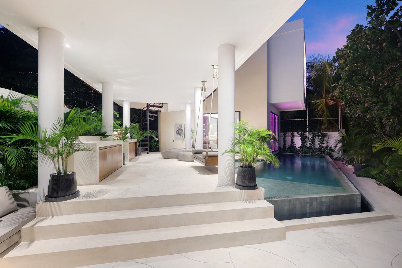 5 BR: Spacious Villa surrounding by rice fields in Canggu, Bali — image 11