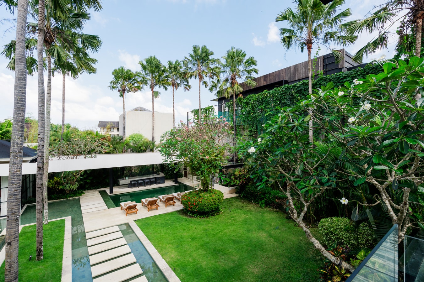 Deja Bali - 5BR Villa with Pool & Rooftop, Canggu in Tumbak Bayuh, Bali — image 15