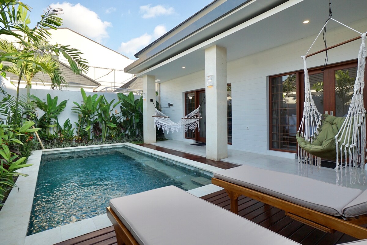 Joyful Poolside Retreat 3 Bedroom Private Villa in Canggu — image 7