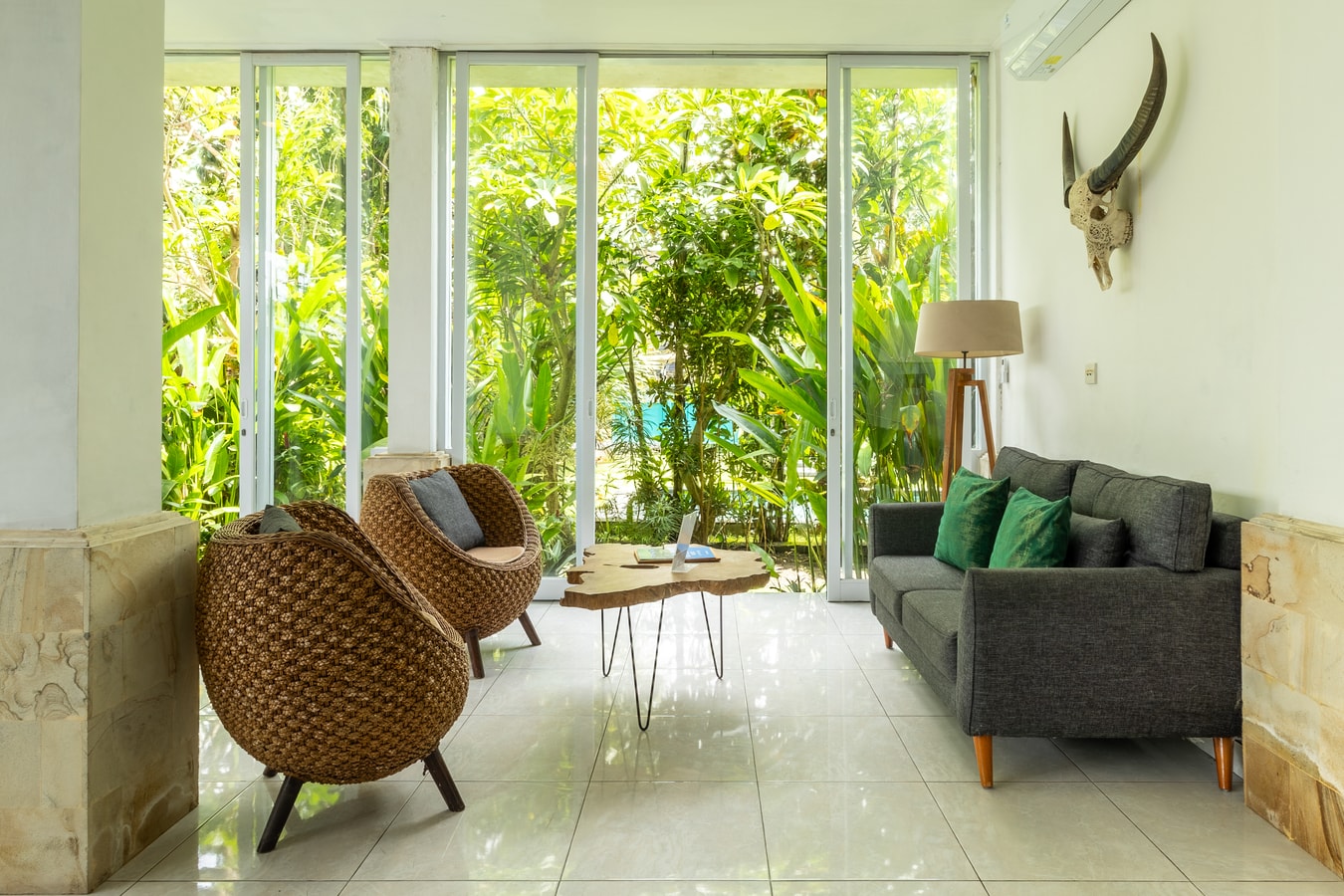 Casa Sweet Lips - 3BR Villa with Pool, Canggu in Pererenan, Bali — image 3