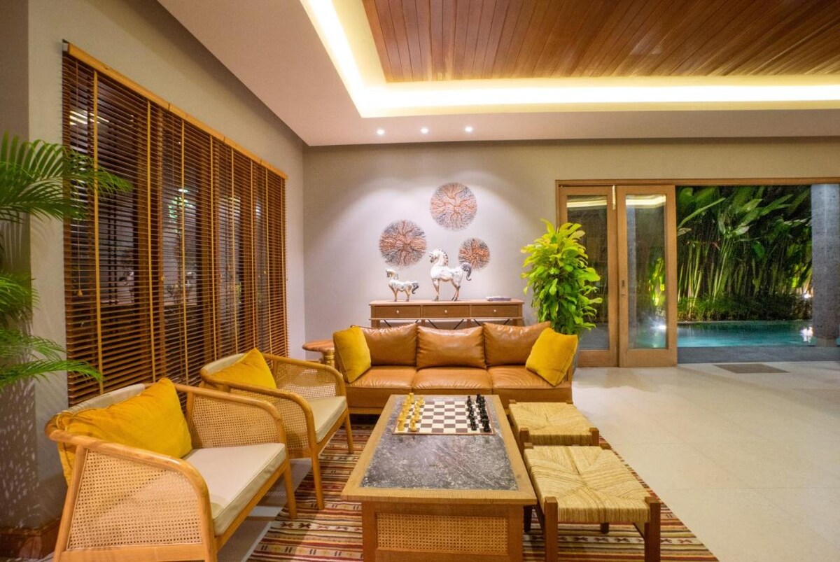 Lush Teakwood Modern 3 Bedroom Private Villa in Canggu — image 3