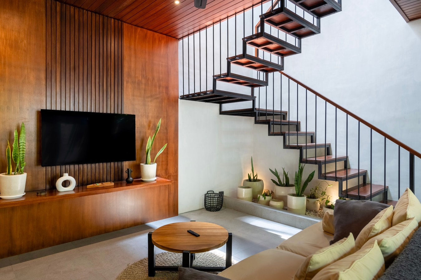 Raya - 2BR Villa with Pool, Near Echo Beach Canggu in Pererenan, Bali — image 9