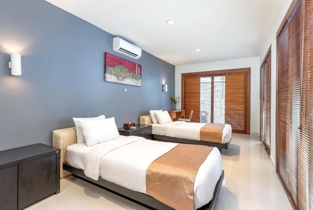 Grand Coastal Marvel Private Villa in Jimbaran — image 2