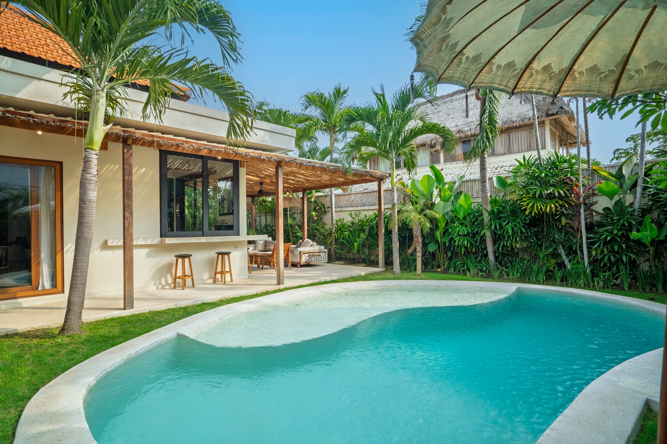 3BR Luxury Villa | Near Desa Kitsuné & Pool in Canggu, Bali — image 11
