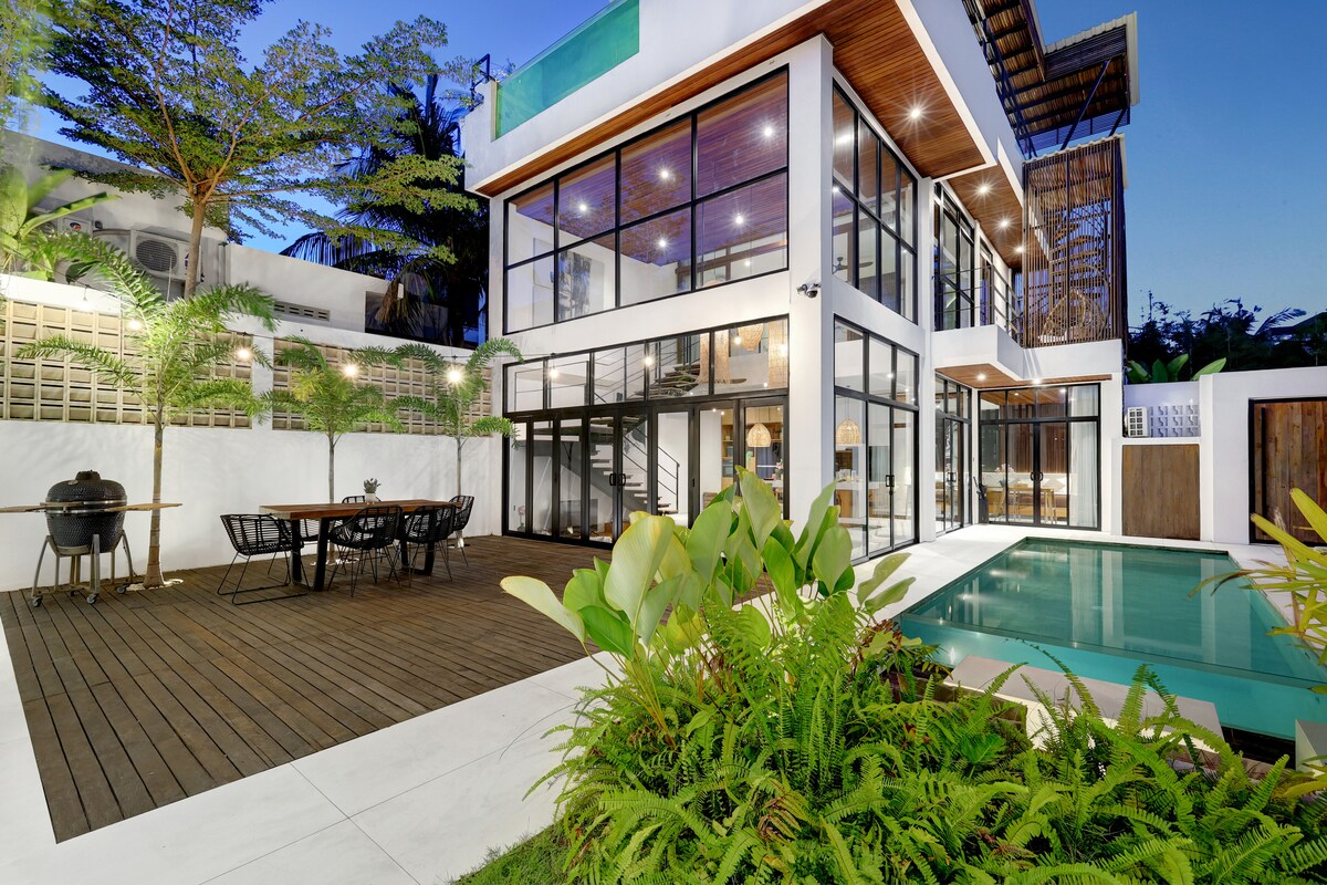 Twin Pool Retreat 4 Bedroom Private Villa in Canggu — image 1