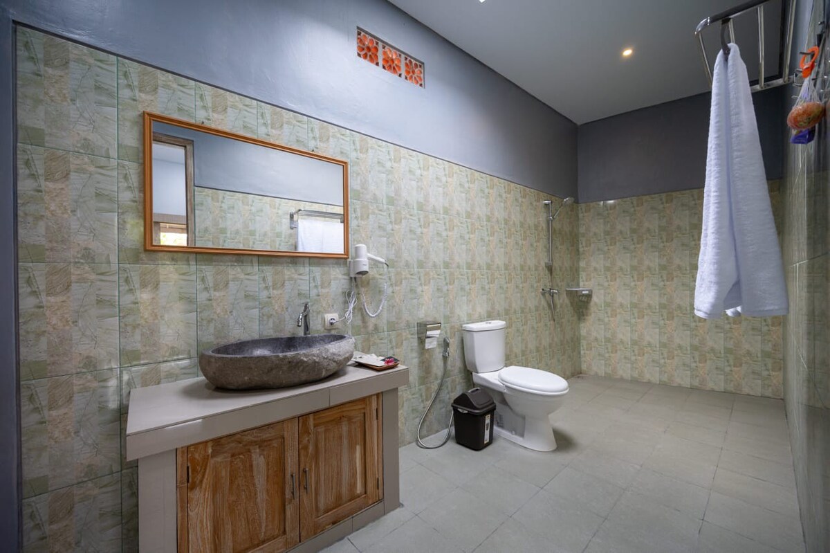 Serene Tropical Retreat 3 Bedroom Private Villa in Canggu — image 10