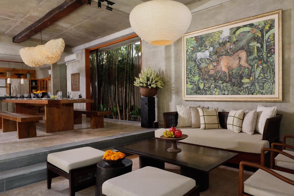 Tropical Garden Estate 7 Bedroom Private Villa in Canggu — image 3