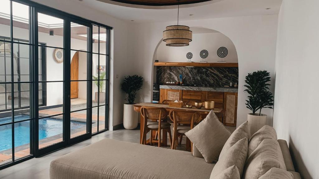 Beachside Surf Retreat 2 Bedroom Private Villa in Canggu — image 5