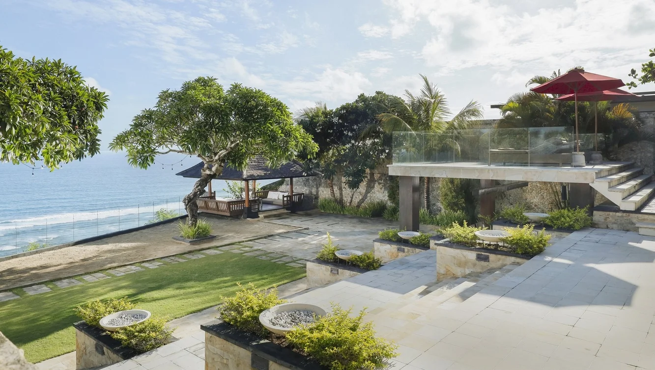 7BR Luxury Cliffside Villa with Ocean View in Uluwatu — image 4