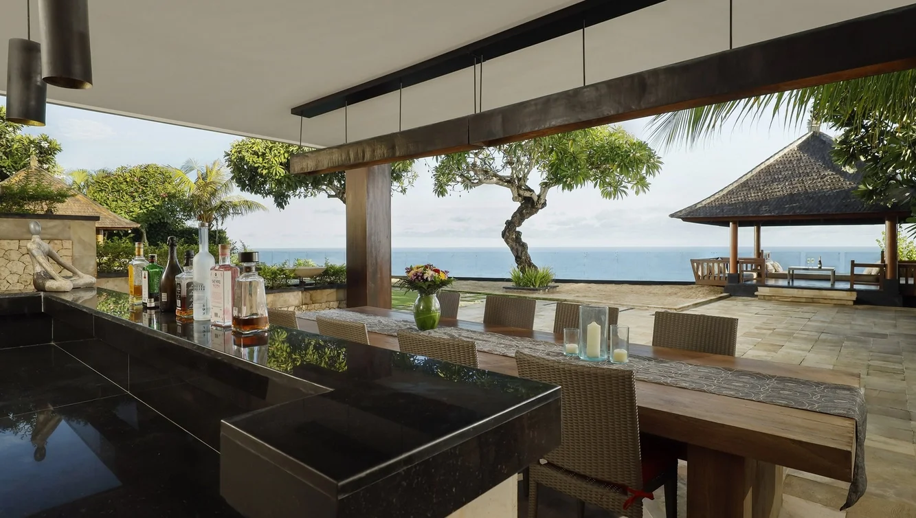 7BR Luxury Cliffside Villa with Ocean View in Uluwatu — image 8