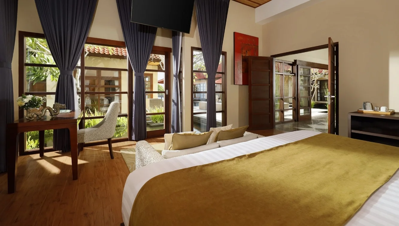 7BR Luxury Cliffside Villa with Ocean View in Uluwatu — image 19