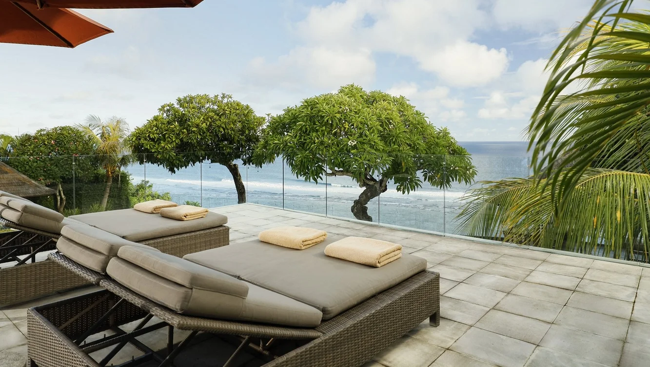 7BR Luxury Cliffside Villa with Ocean View in Uluwatu — image 5