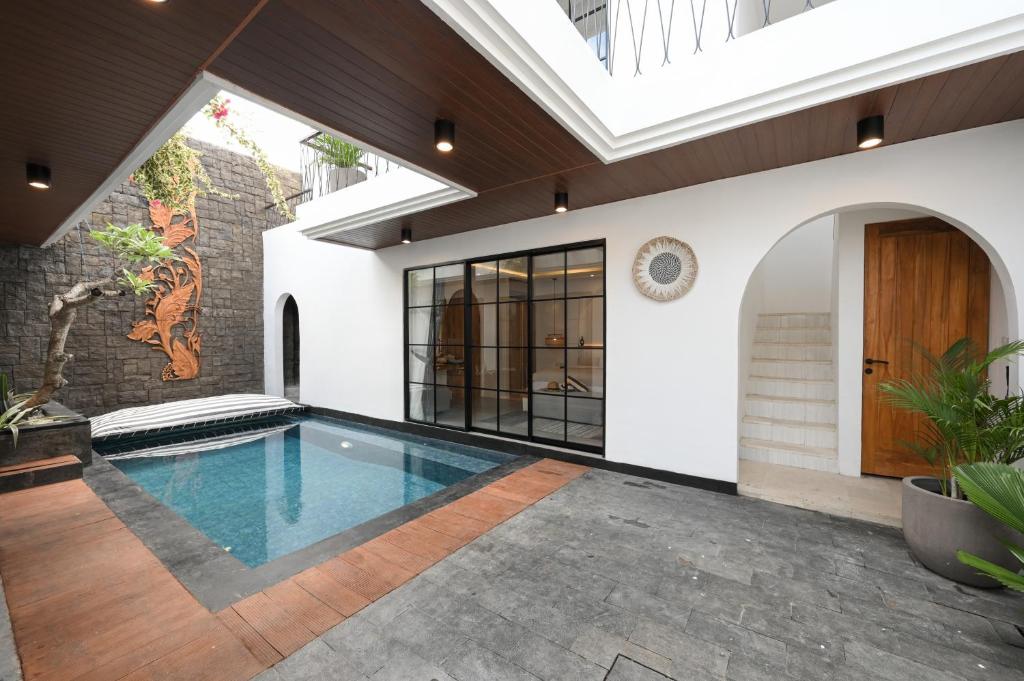 Beachside Surf Retreat 2 Bedroom Private Villa in Canggu — image 8