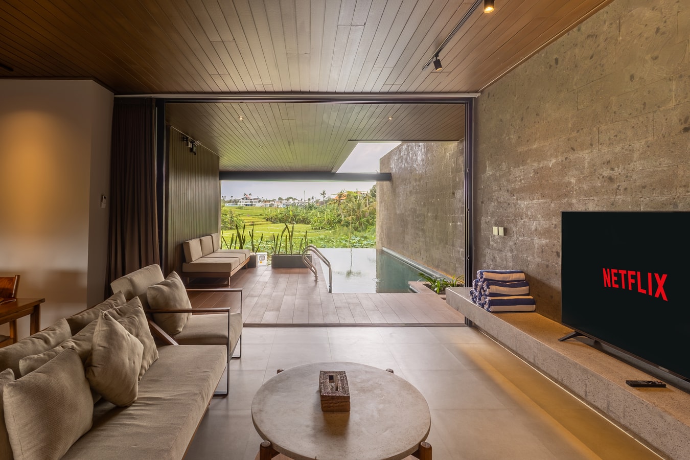 Tamora - 3BR Villa with Paddy View Pool, Canggu in Pererenan, Bali