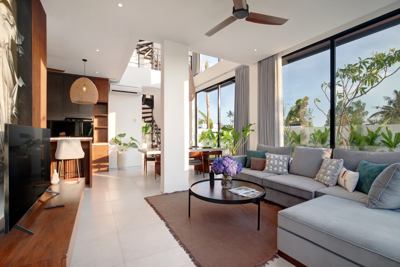 Artistic 4BR Coastal Villa w/ Infinity Pool & Sauna in Canggu, Bali — image 19