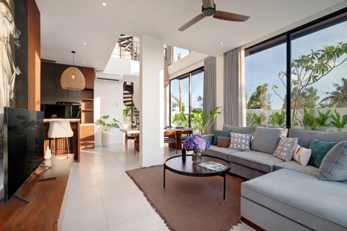 Artistic 4BR Coastal Villa w/ Infinity Pool & Sauna in Canggu, Bali — image 18