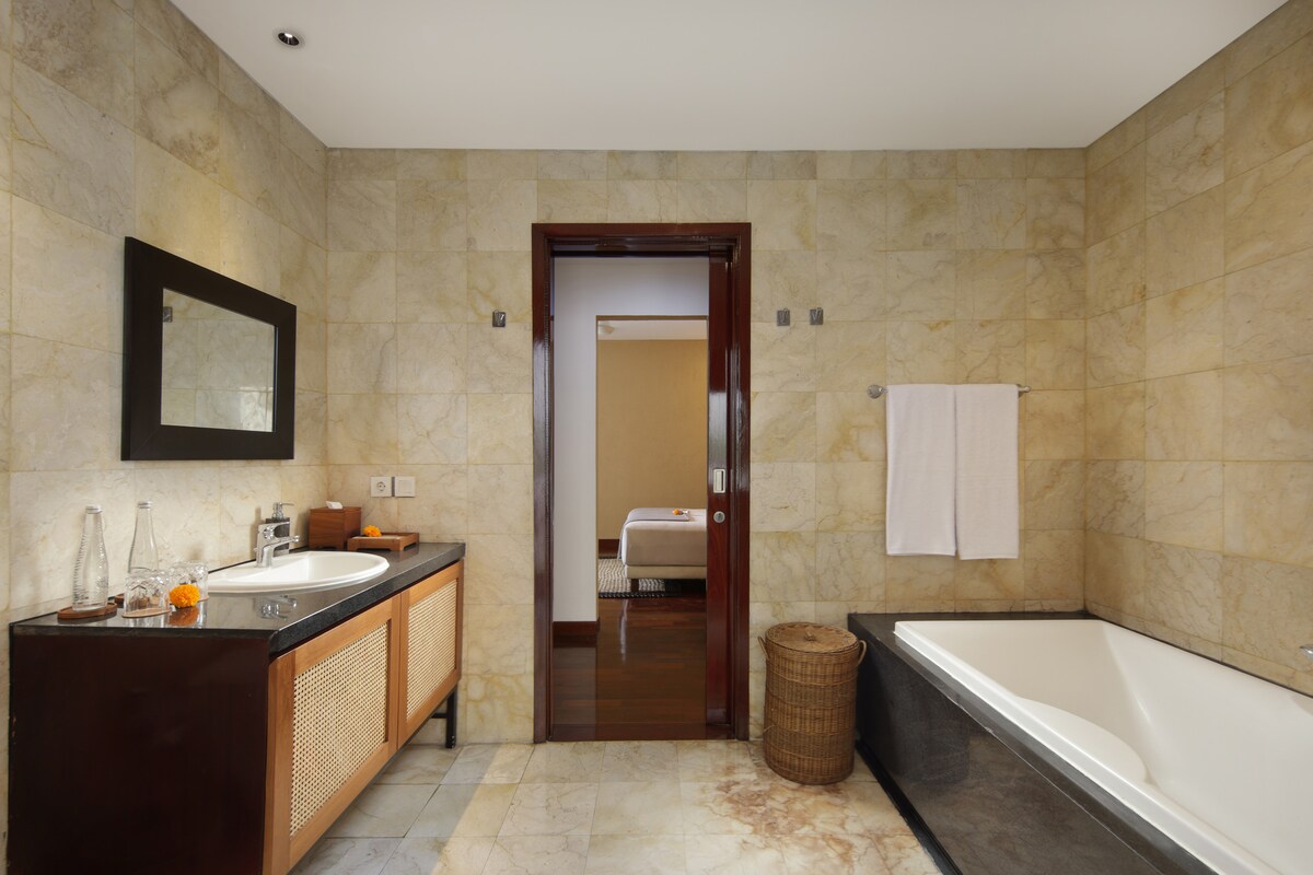 Homely Surf Sanctuary 3 Bedroom Private Villa in Canggu — image 4