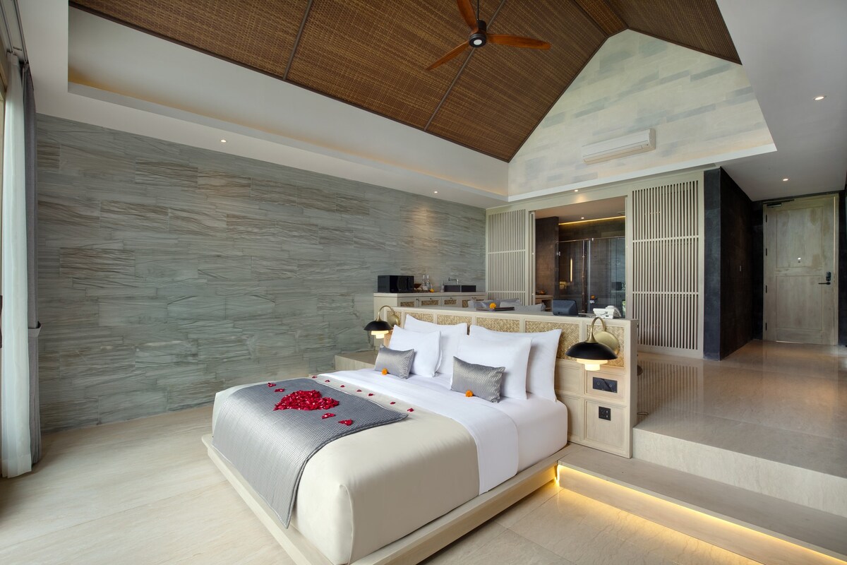Romantic Honeymoon Escape Private Villa in Canggu — image 6