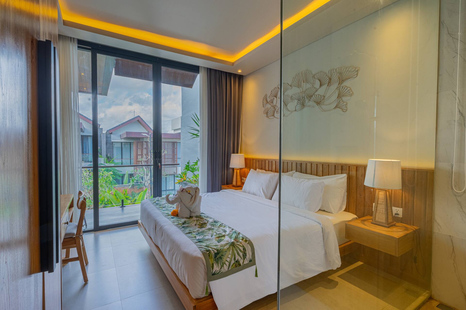 Central Tropical Hideaway 3 Bedroom Private Villa in Canggu — image 2