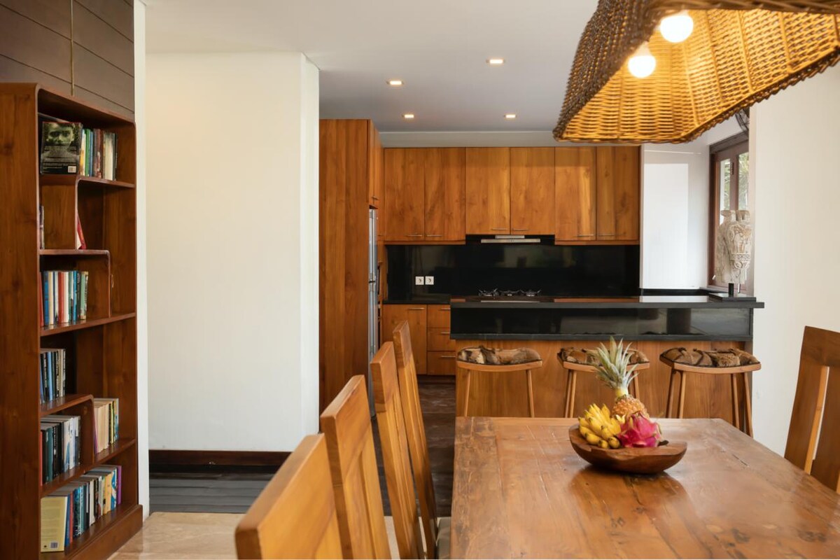 Luxe Surf Retreat 3 Bedroom Private Villa in Canggu — image 1