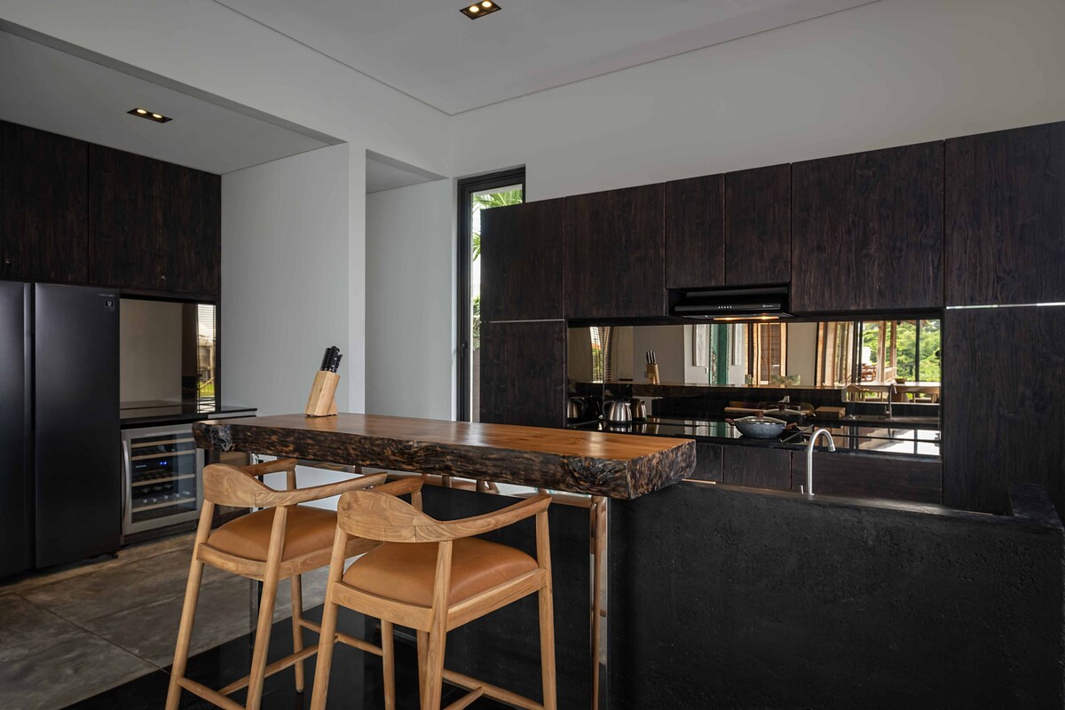 Lush Modern Hideaway 3 Bedroom Private Villa in Canggu — image 11