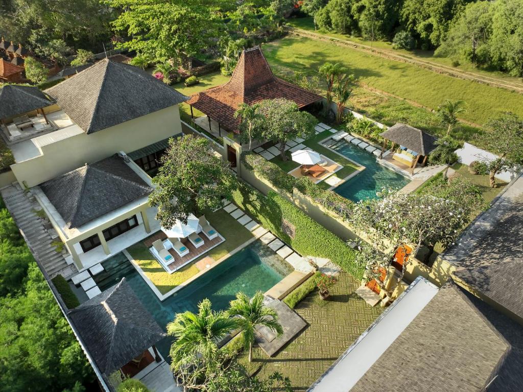 Spacious Poolside Retreat 5 Bedroom Private Villa in Canggu — image 6