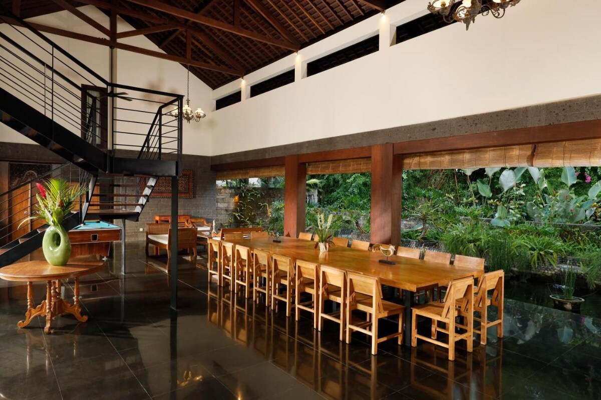 Grand Social Compound Private Villa in Canggu — image 1