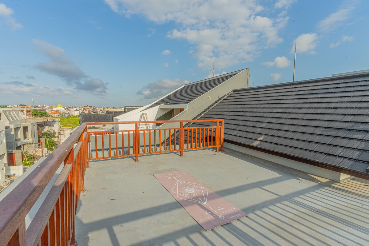 Central Tropical Hideaway 3 Bedroom Private Villa in Canggu — image 11