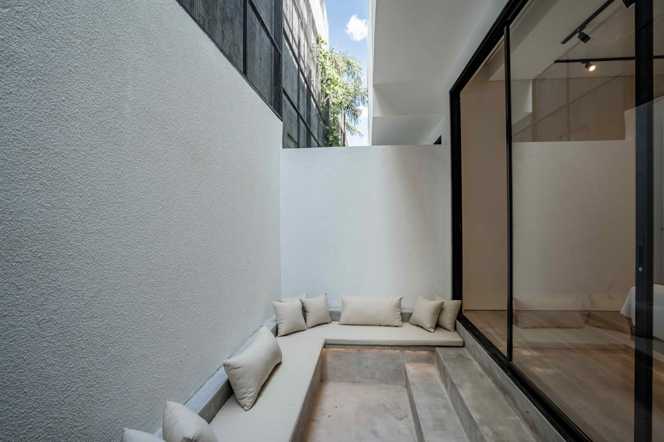 Canggu Escape 2BR Villa | Private Pool, Prime Loc in Canggu, Bali — image 17