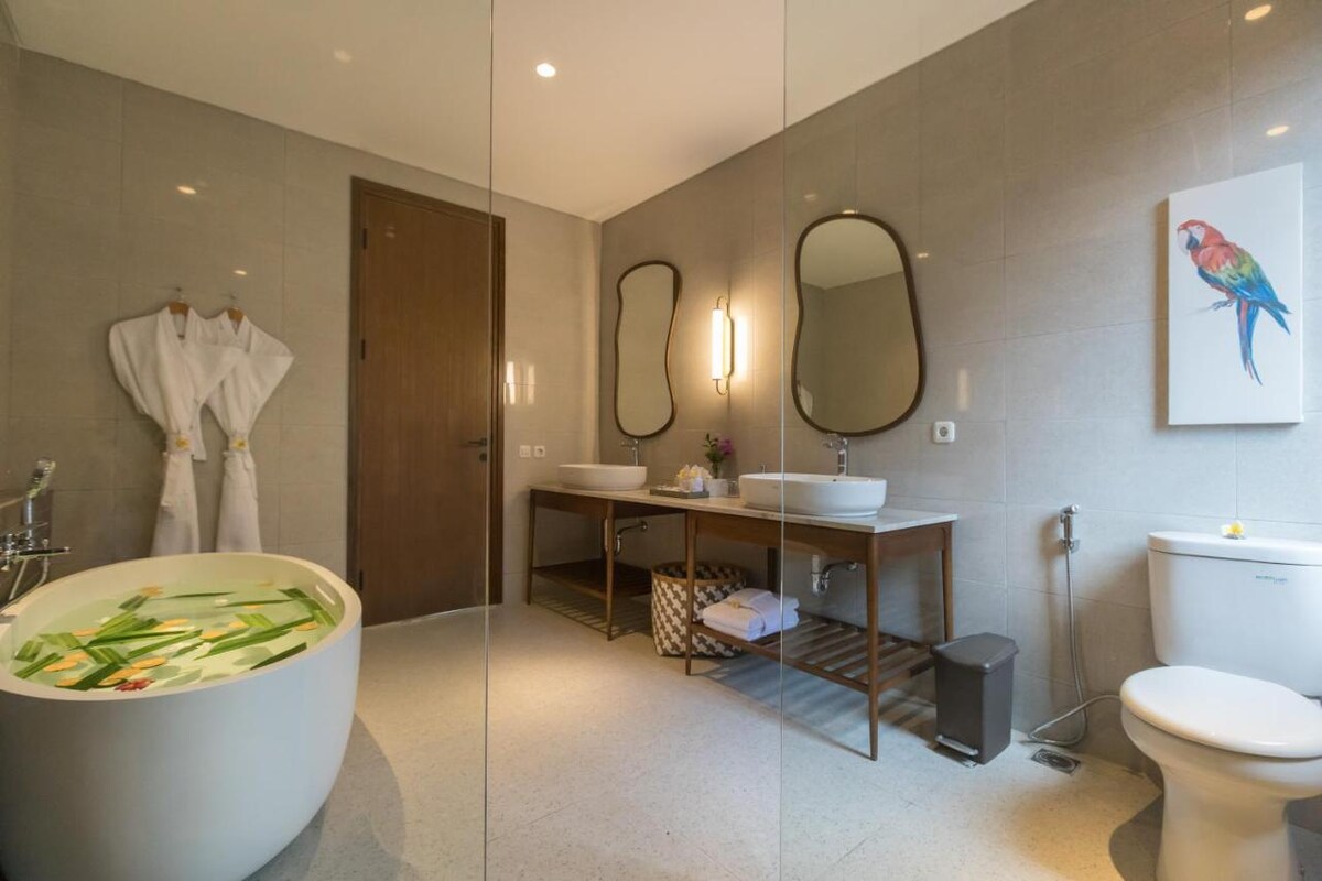 Grand Modern Sanctuary 5 Bedroom Private Villa in Canggu — image 6