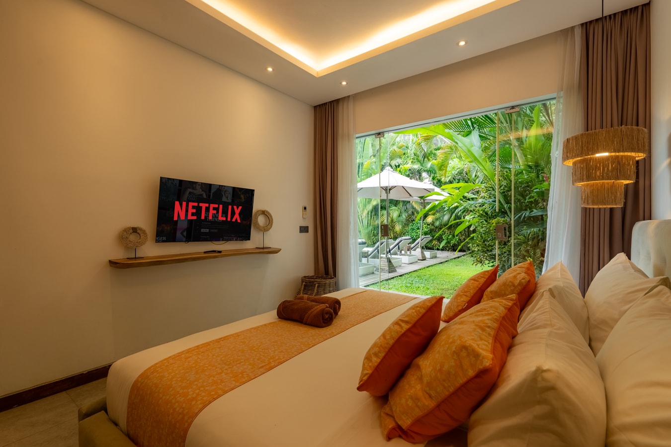 Flores - 4 Bedroom Villa with Long Pool, Berawa in Canggu, Bali — image 7