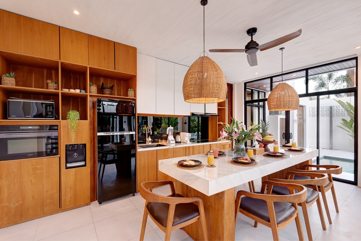 Twin Pool Retreat 4 Bedroom Private Villa in Canggu — image 10